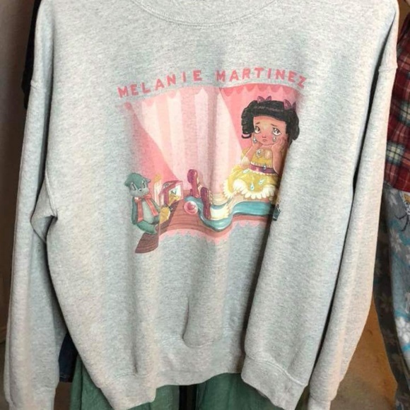 Melanie Martinez Hot Topic Sweat Shirt 